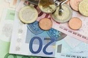 Украинцы хранят сбережения в евро и не доверяют банкам