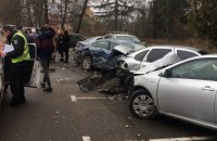 ​Женщина на джипе въехала в парковку в Боярке, повредив пять автомобилей