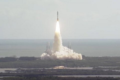 США отправили на Марс ракету с ровером и вертолетом на борту