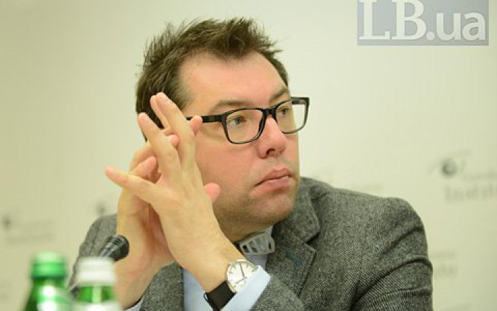 Поліція Берліна заборонила російські та українські прапори на 8 і 9 травня, посол України назвав цей крок "недалекоглядним"
