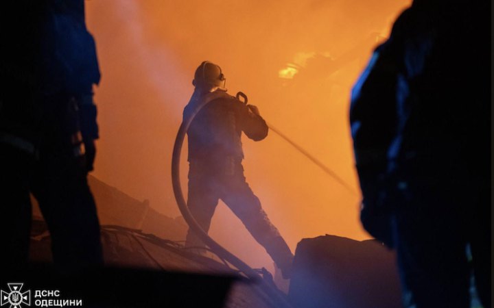 Росіяни вдарили по Одесі: пошкоджена інфраструктура