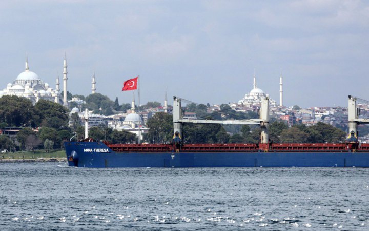 Росія збирається замінувати зерновий коридор на підході до українських портів, – розвідка Британії 