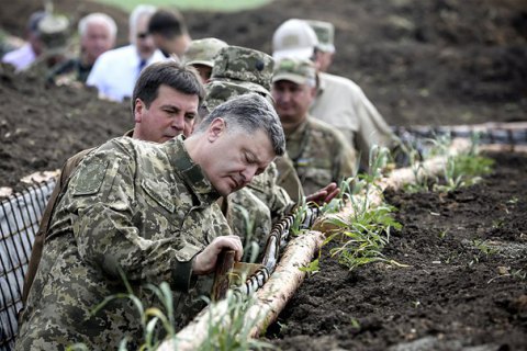 Сили АТО не залишать стратегічні висоти під Маріуполем, - Порошенко