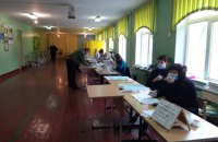 У Чернігові сталася штовханина між спостерігачами від партії та головою ДВК через помилки у бюлетенях