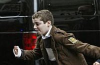Сын Саркози закидал полицейского помидорами и бильярдными шарами
