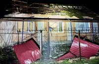 ​Унаслідок обстрілів Нікопольщини пошкоджені приватні будинки, газогони і лінії електропередач