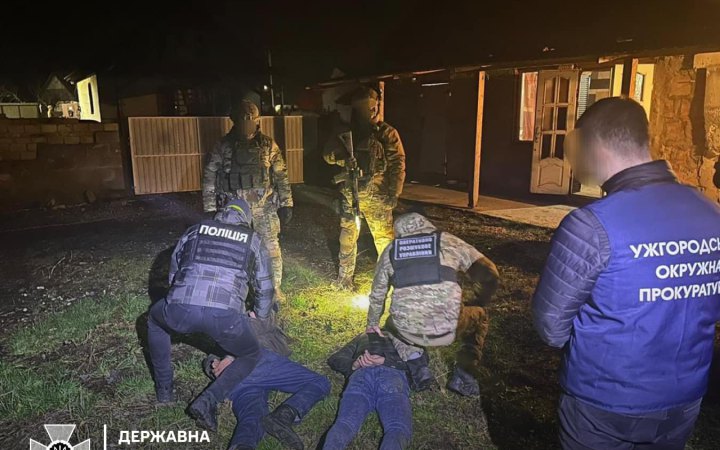 Прикордонники викрили на Закарпатті групу переправників чоловіків за кордон 