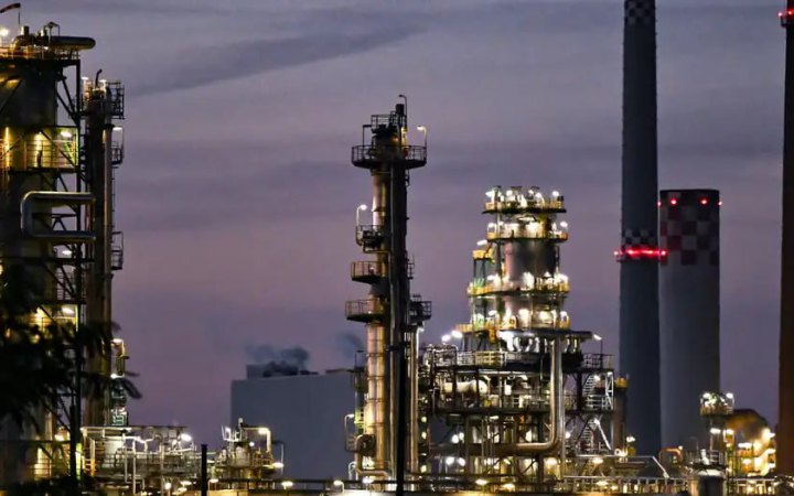 Німеччина поставила ультиматум "Роснафті" щодо заводу біля Берліна