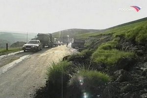 Под оползень на трассе Армения - Грузия попал 21 автомоби