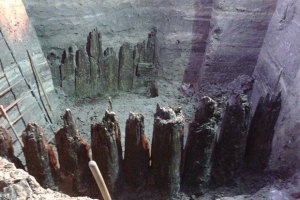 Консервацией находок на Почтовой площади занялись реставраторы казацких "чаек"