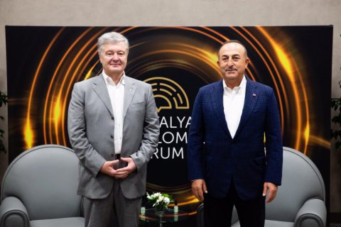 Порошенко встретился с министром иностранных дел Турции