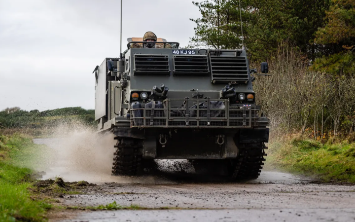 В Україну прибули нові РСЗВ M270 від Великої Британії
