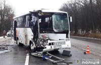 При аварии рейсового автобуса в Хмельницкой области пострадали 6 человек
