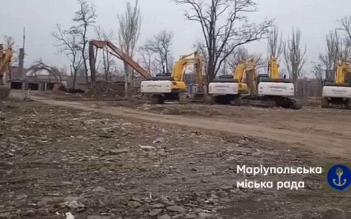 Росіяни знищили в Маріуполі вже близько 300 багатоповерхівок, - міськрада