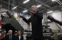 Бої за Соледар і Бахмут показують важливість більшої військової підтримки України, - Столтенберг