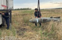 На Харківщині під час сільгоспробіт виявили нездетоновану авіабомбу