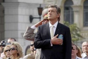 Ющенко на день рождения подарили вино и привезли пирожки из Хоружевки