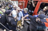 С территории Шевченковского суда прогнали сотрудников Шария