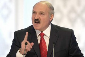 Лукашенко запретил врачам жаловаться на зарплату
