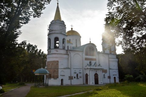 У Чернігові після обстрілів російськими військами згорів храм святителя Феодосія 