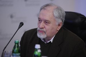 Глузман: необходимо запретить лечение чиновников за границей