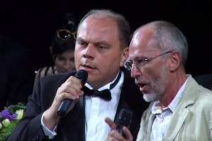 Янукович хочет, чтобы Кулиняк спел и сыграл на следующем съезде церквей