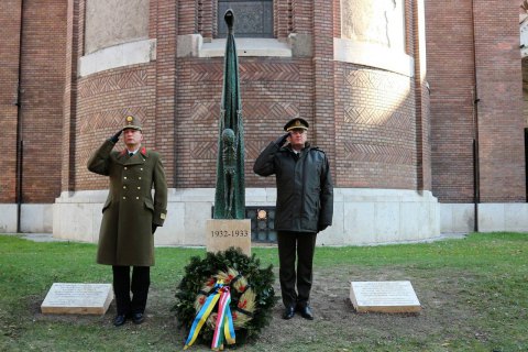 В Венгрии открыли памятник жертвам Голодомора