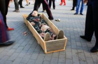 Художники провели антивоенную акцию на закрытии Одесского кинофестиваля