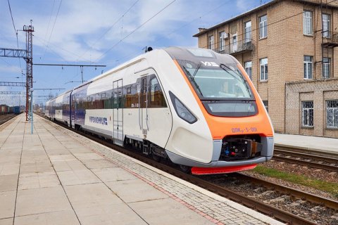 "УЗ" планирует за два года купить у Крюковского завода 600 пассажирских вагонов и 20 дизель-поездов