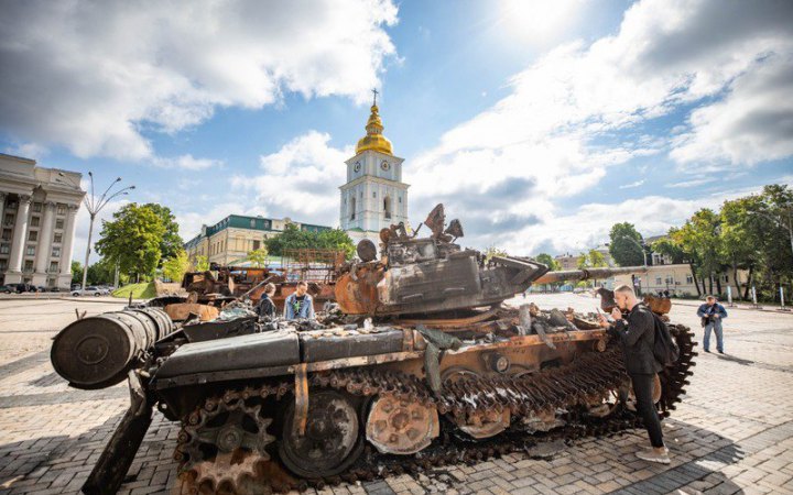 У Києві на площі відкрилася виставка розбитої техніки окупантів