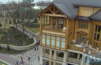 Суд арестовал тысячу бутылок элитного алкоголя Януковича из Межигорья