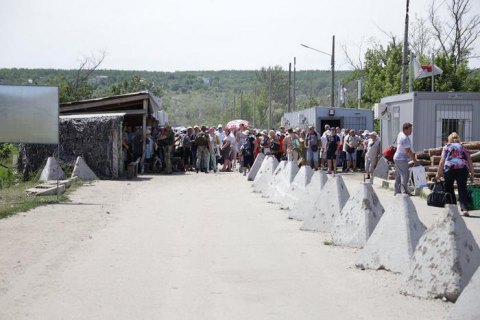 В Станице Луганской заметили переодетых в гражданское российских военных, - разведка