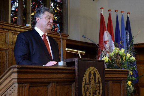 Порошенко счел бессовестной торговлю с Россией