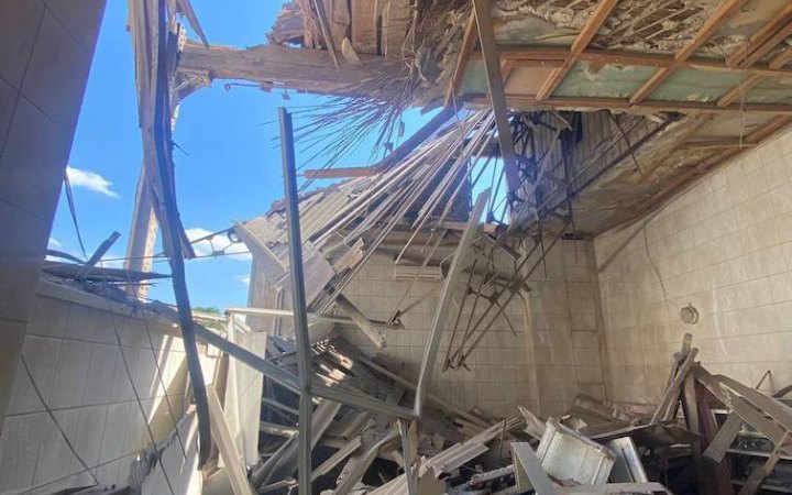Росіяни вдарили по лікарні в Херсоні. Загинув лікар, поранено ще пʼятьох медиків (оновлено)