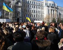 Более 1000 предпринимателей собрались на митинг под зданием Облгосадминистрации