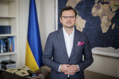 Кулеба пропонує "залишити в минулому" втручання Угорщини в українські вибори
