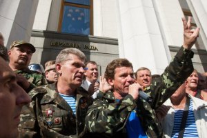 Тигипко под крики "Ганьба" дал афганцам слово Азарова