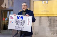 У США суд наказав зупинити спроби Трампа ліквідувати “Голос Америки”