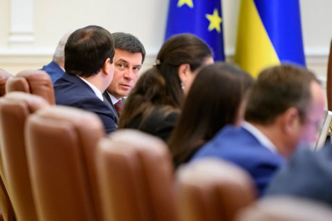 ​Кабмин запретил входить в Дом правительства лицам в непристойном виде