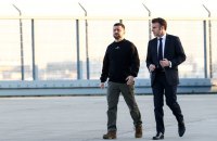 Зеленський і Макрон обговорили захист чорноморського зернового коридору і формулу миру
