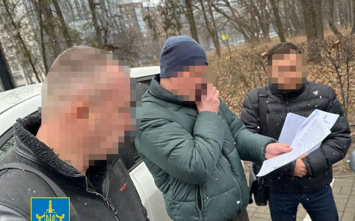 Чиновник Голосіївської РДА заплатив півмільйона гривень підконтрольній фірмі за “полив” зелених насаджень, – прокуратура
