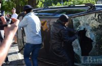 Активістів, які напали на посольство Росії, затримали, - МЗС