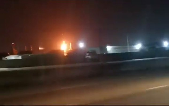 Цієї ночі дрони СБУ відпрацювали по Слов'янському НПЗ в Росії, – джерело