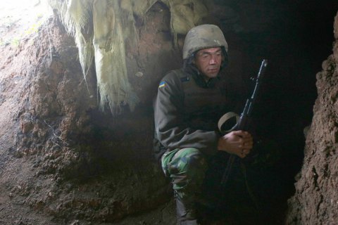 На Донбассе ранен украинский военный 