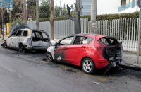 В Афинах украинское посольство пытались забросать коктейлями Молотова