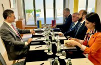 Кулеба зустрівся зі своїм вірменським колегою. Під час зустрічі говорили про членство Києва у ЄС