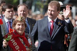 В Киеве выплачивают матпомощь ко Дню Победы