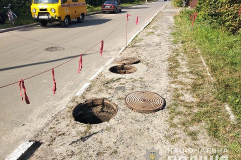 ​В Ровенской области трое подростков получили ожоги из-за брошенной в канализационный люк петарды