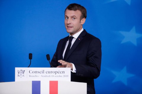 Макрон признал, что Запад слабеет и призвал разработать новую политику в отношении России