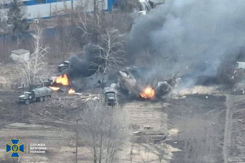 В СБУ показали кадри знищення техніки окупантів, дані отримали через чат-бот